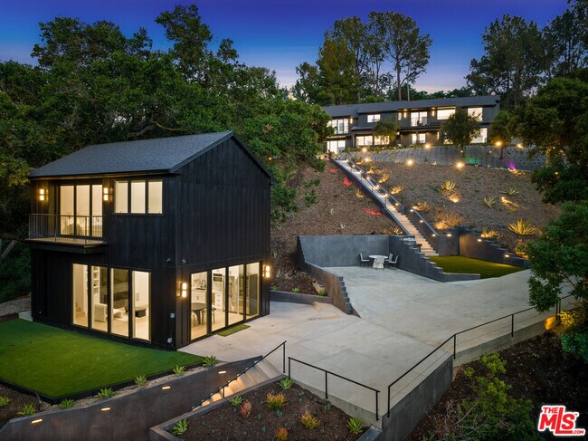 Building Photo - 3140 Coldwater Canyon Ave