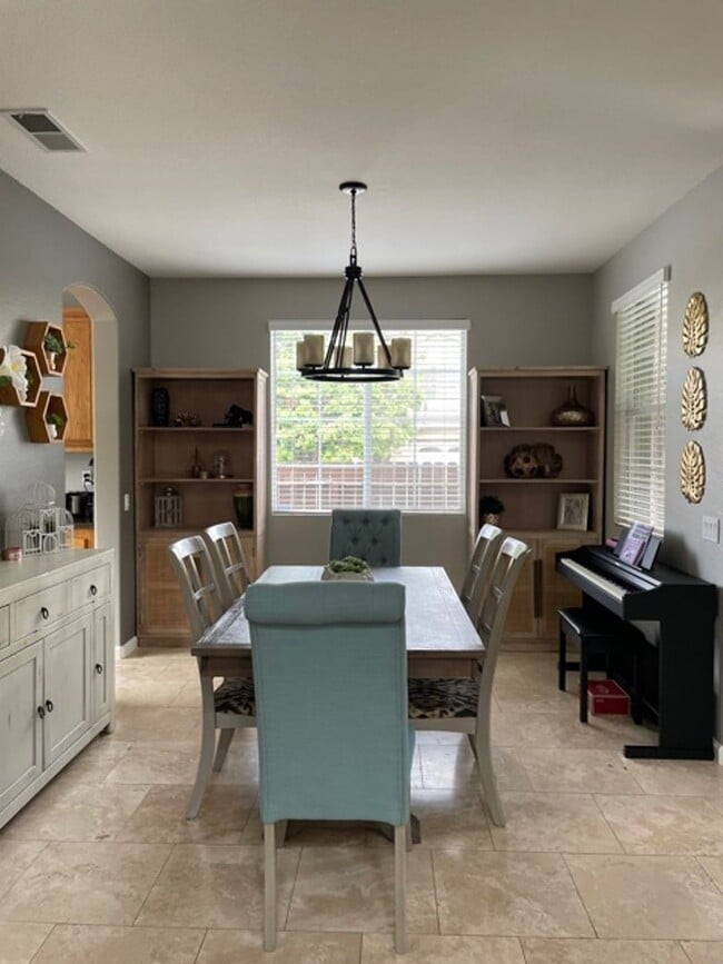 Building Photo - Beautiful 4 Bdrm, 2.5 Ba, Two story 1,912 ...