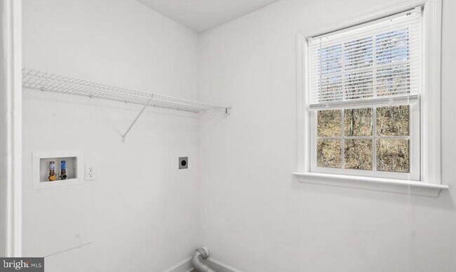 Building Photo - 10 Lenox Ct