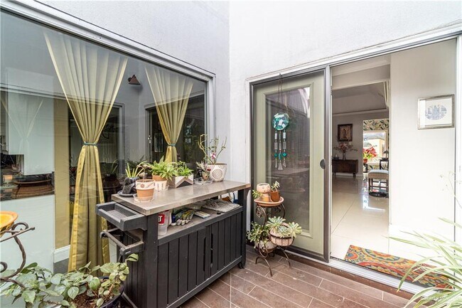 Building Photo - 19 S Col Rowe Blvd