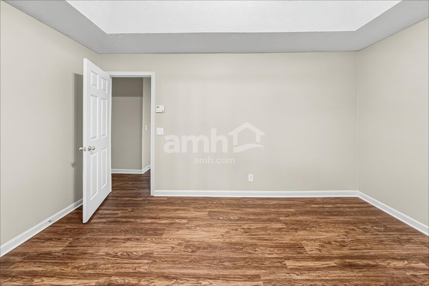 Building Photo - 624 Glendale Forest Dr