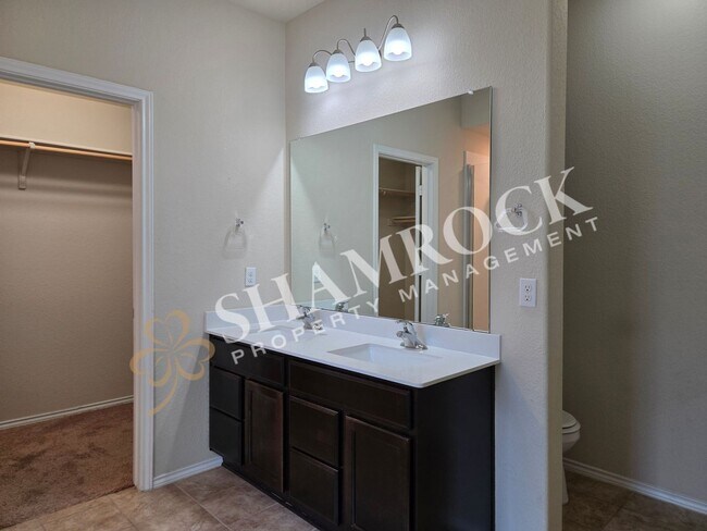 Building Photo - 3208 Jackal Dr