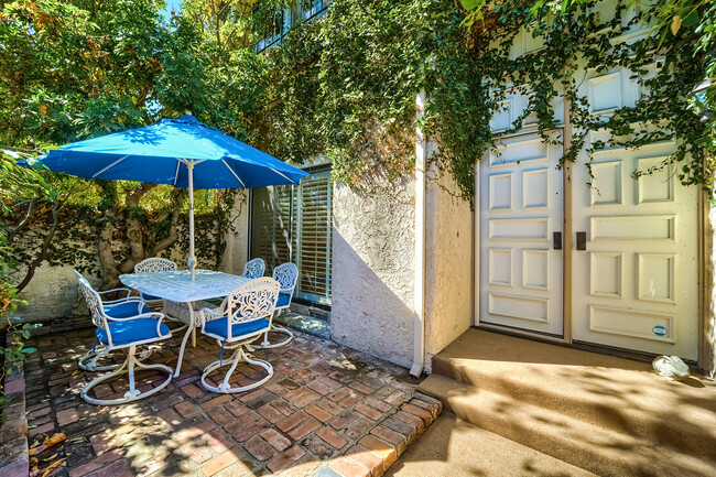 Private patio - 6256 Shoup Ave