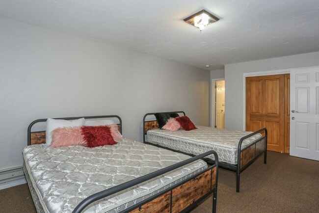 Building Photo - Walk to everything! Partially Furnished! 9...