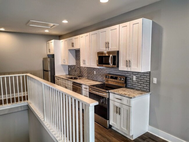 Building Photo - Great Carriage House in Southwood