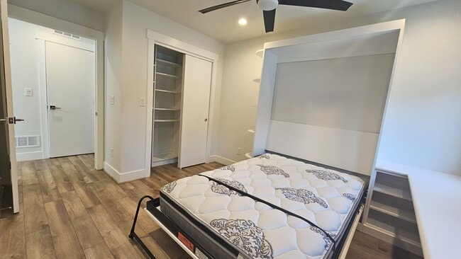 Building Photo - Modern Townhome with off street Parking in...