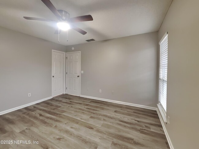 Building Photo - 8256 Creek Hollow Ct