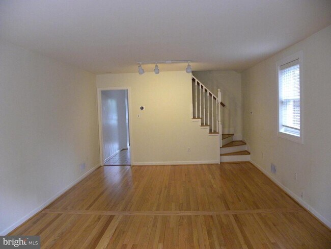 Primary Photo - 123 S West St