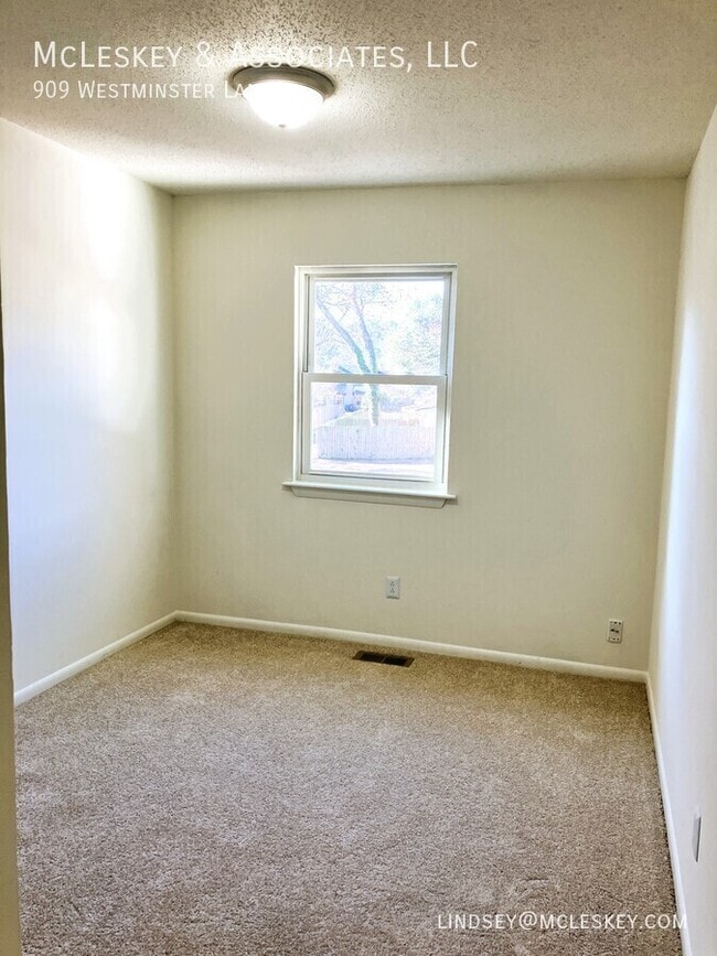 Building Photo - 909 Westminster Ln