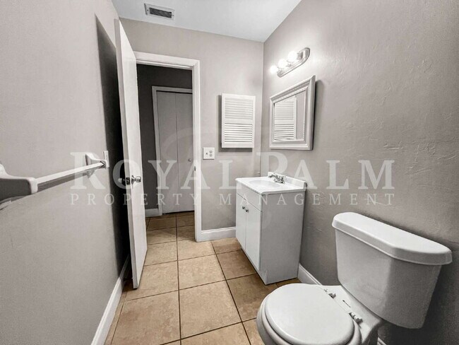 Building Photo - 7300 Barragan Rd