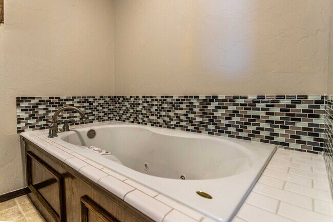 Building Photo - Single Family Home Weatherford