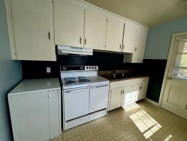 Building Photo - Lovely Home in Fort Hill Area