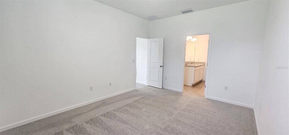 Building Photo - 429 Silver Palm Dr