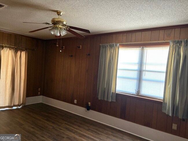 Building Photo - 103 Cherry St