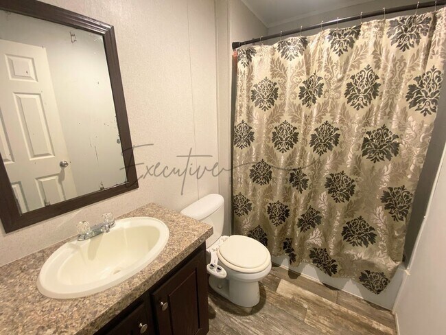 Building Photo - Bright & Spacious 3-Bed, 2-Bath Mobile Hom...
