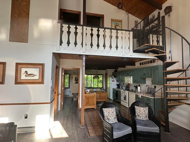 Building Photo - 44 Linderhof Golf Course Rd