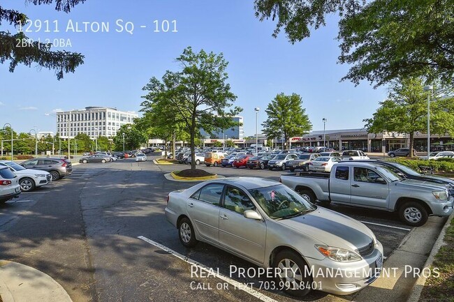 Building Photo - Beautifully Updated 2 Bedroom Condo for Re...