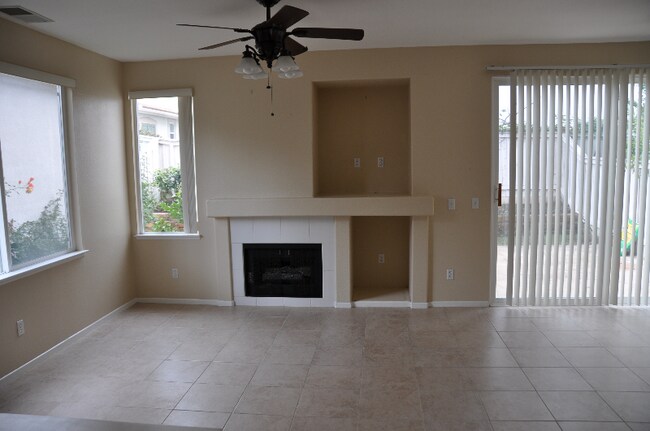 Building Photo - 9468 Compass Point Dr S