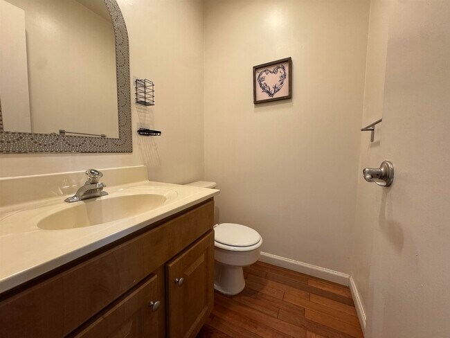 Building Photo - 819 Topsail Ln