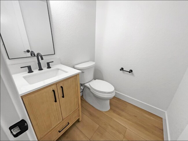 Building Photo - 7952 Summerplace Dr