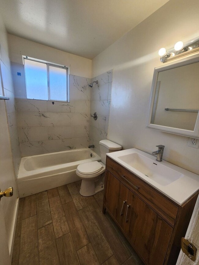 Building Photo - 3 Bedroom 1 bath