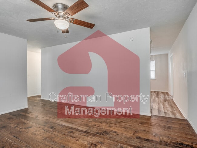 Building Photo - 224 W 5th St