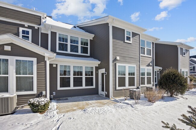 Building Photo - 537 Watercress Dr