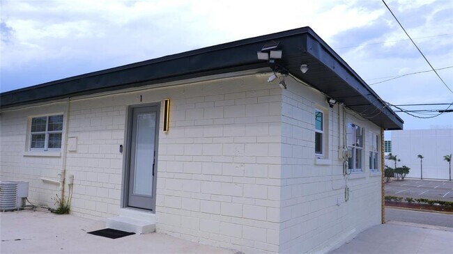 Building Photo - 137 N Hollywood Ave