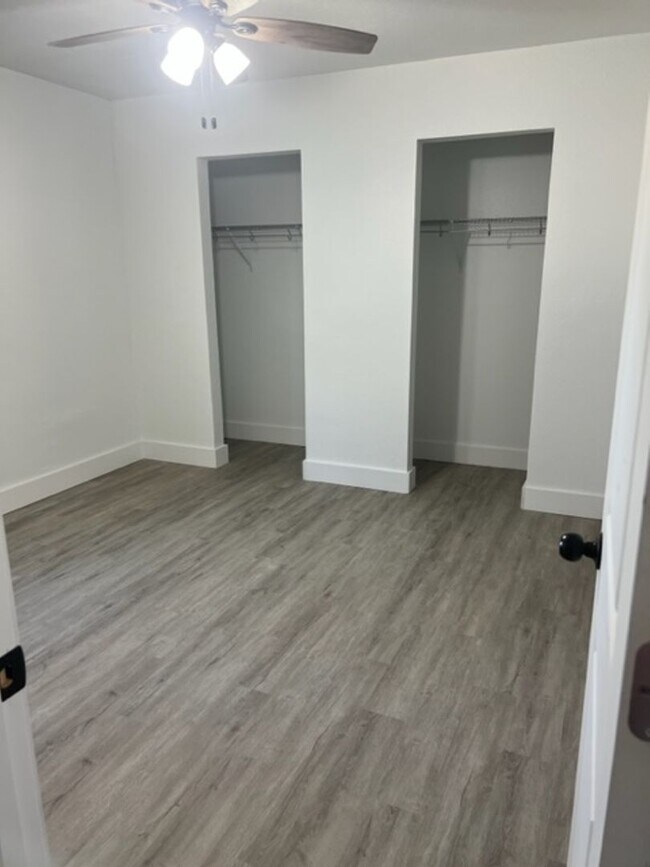 Building Photo - Spacious 3 bedroom 2 bath home with fenced...