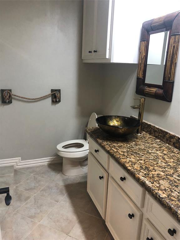 Building Photo - 2330 Lakewood Yacht Club Dr