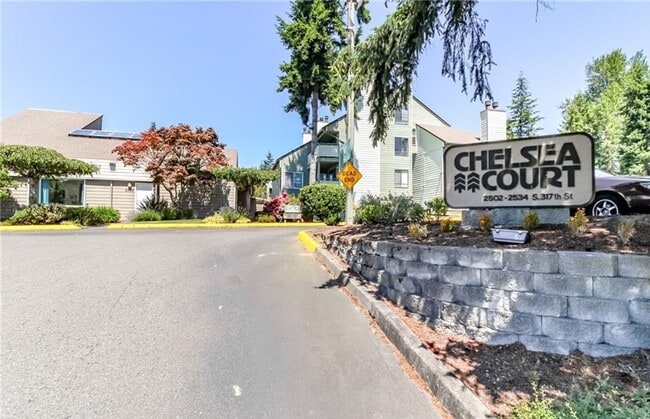 Building Photo - Updated Condo Available for Rent!