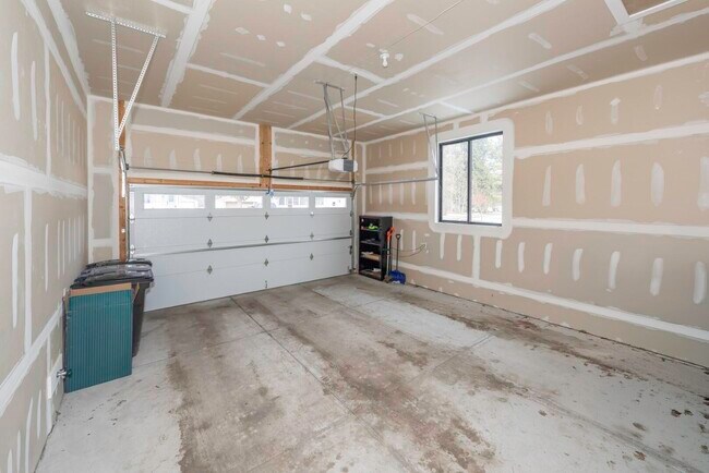 Building Photo - 1858 Upland Dr