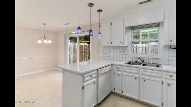 Building Photo - 3809 E Vancroft Cir