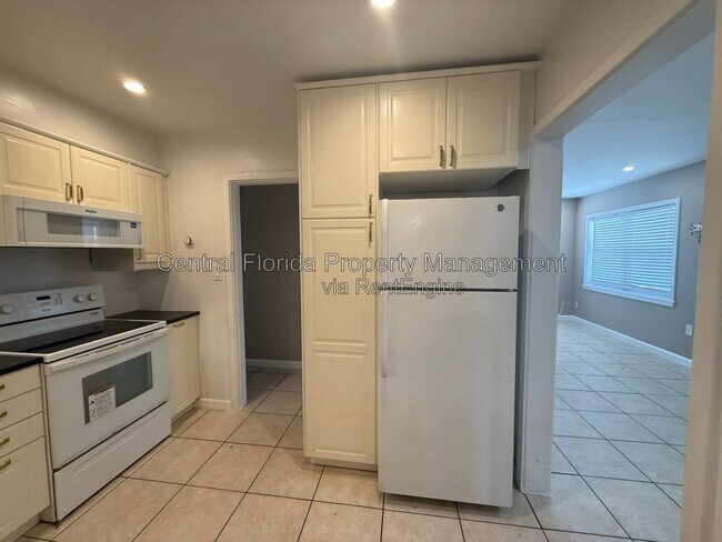Building Photo - 315 S Lakewood Dr