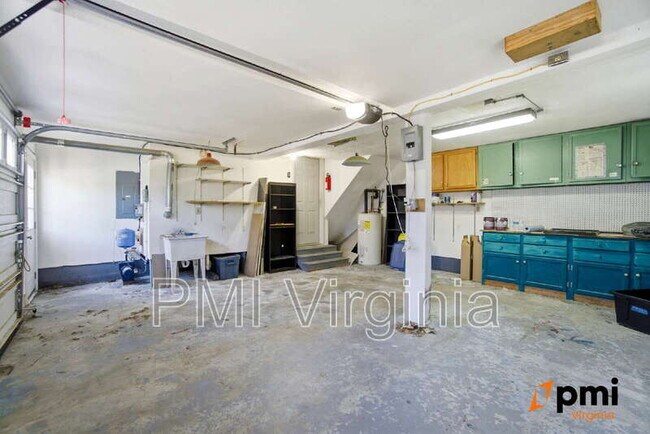 Building Photo - 436 Longleaf Rd