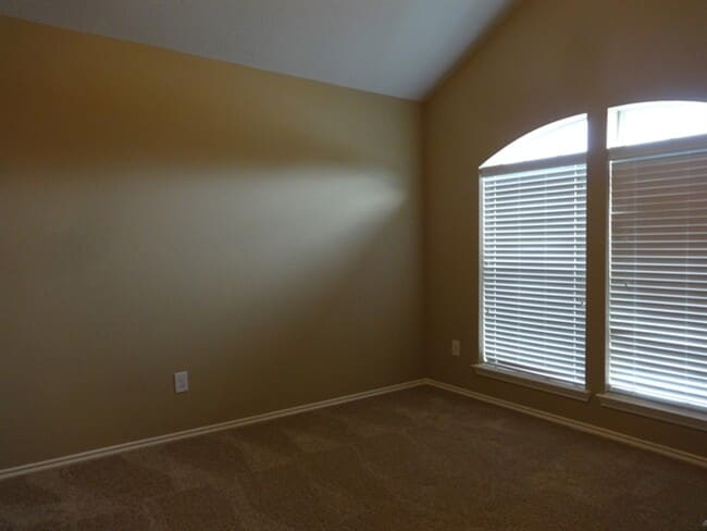 Building Photo - 21515 Rose Mill Dr