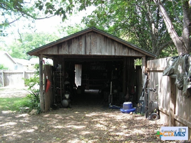 Building Photo - 624 Live Falls