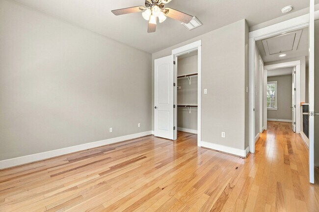 Building Photo - 305 Zennia St