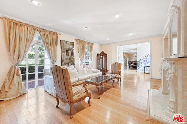 Building Photo - 1148 Coldwater Canyon Dr