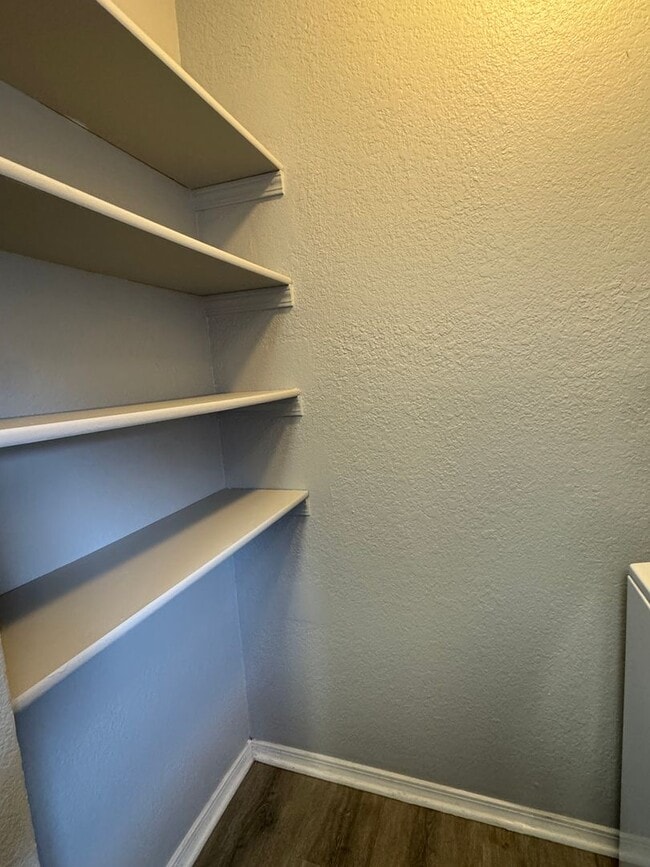 Building Photo - 1817 SW Jefferson- AVAILABLE NOW!