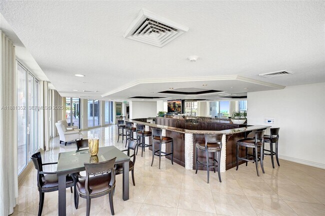 Building Photo - 100 S Birch Rd