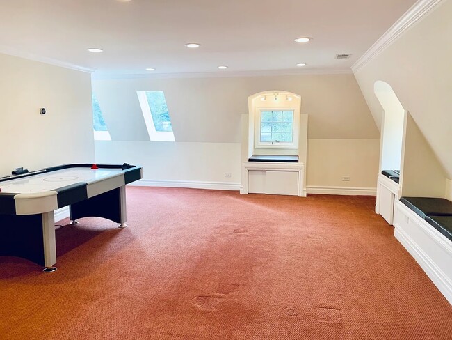 Building Photo - 131 Montgomery Ln