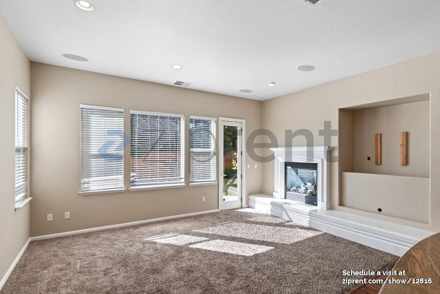 Building Photo - Unit