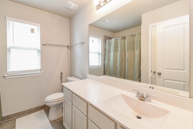 Building Photo - 3627 Lake Bend Shore Dr