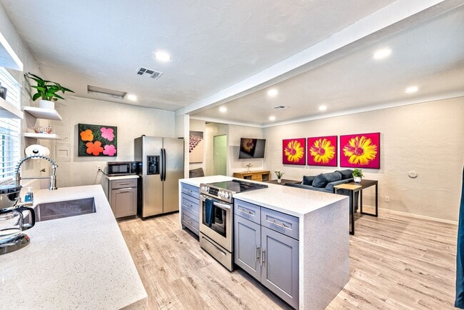 Building Photo - Charming 2 bedroom
