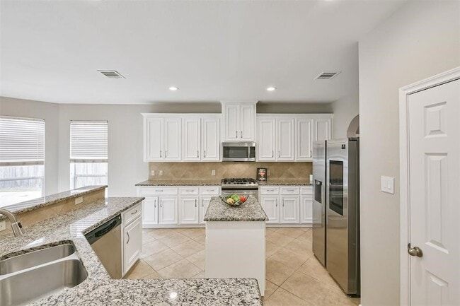 Building Photo - 13707 Elm Shores Dr