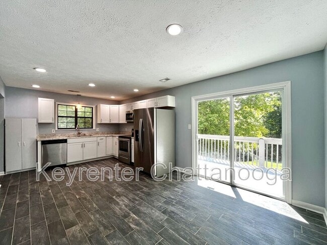 Building Photo - 7714 Basswood Dr