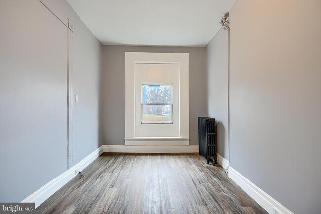 Building Photo - 2533 W Lombard St