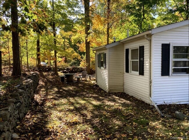 Building Photo - 21 De Russey Ln