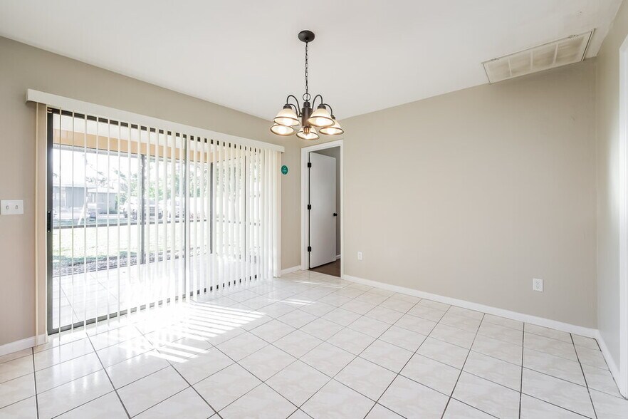 Building Photo - 4208 SE 9th Ave